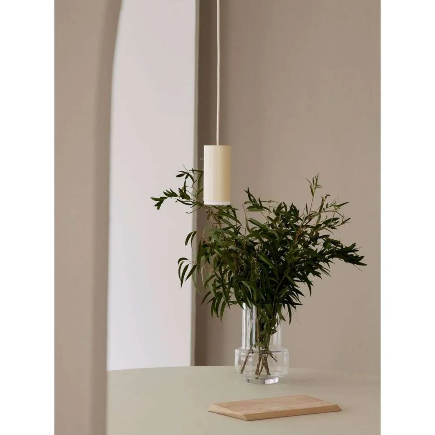 Tube Pendelleuchte Small Beige - Moebe - Wohnzimmer - Aluminium