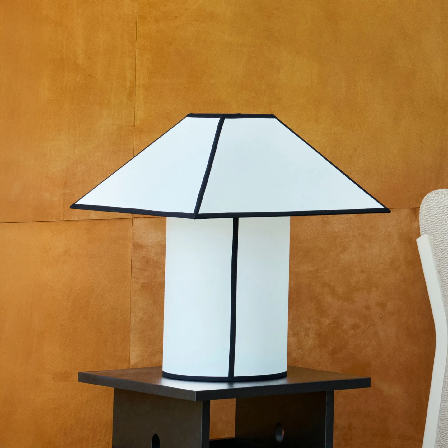 Ava Tischleuchte, Höhe 32 cm, weiß/schwarz, E27 - HAY - Wohnzimmer - Design - Kunststoff - Einflammig