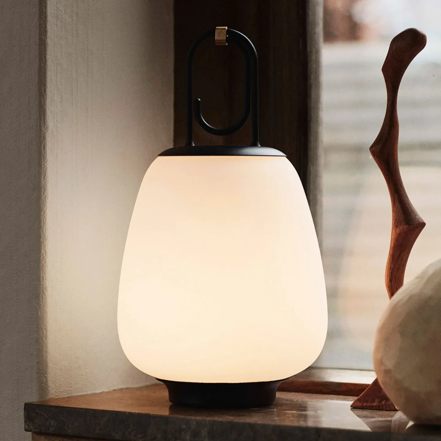 Lucca SC51 Outdoor Portable Opal Glass/Black - &Tradition - Stue - Design