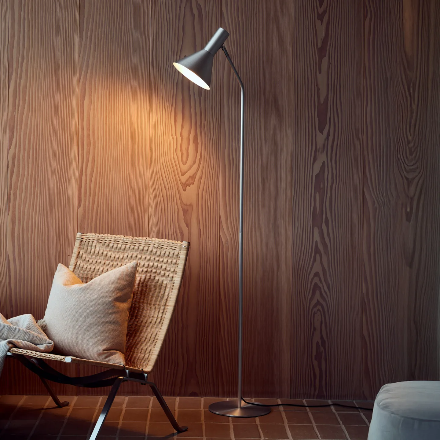 Lyss gulvlampe i aluminiumfarve - FRANDSEN - Stue - Design - Med én lyskilde