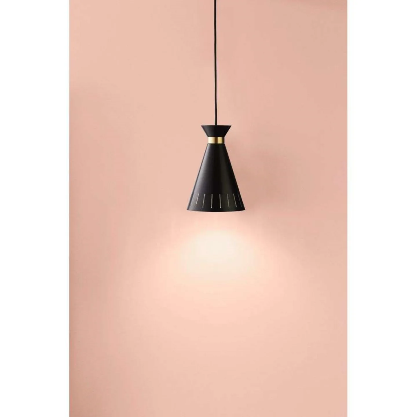Warm Nordic Cone pendel black noir