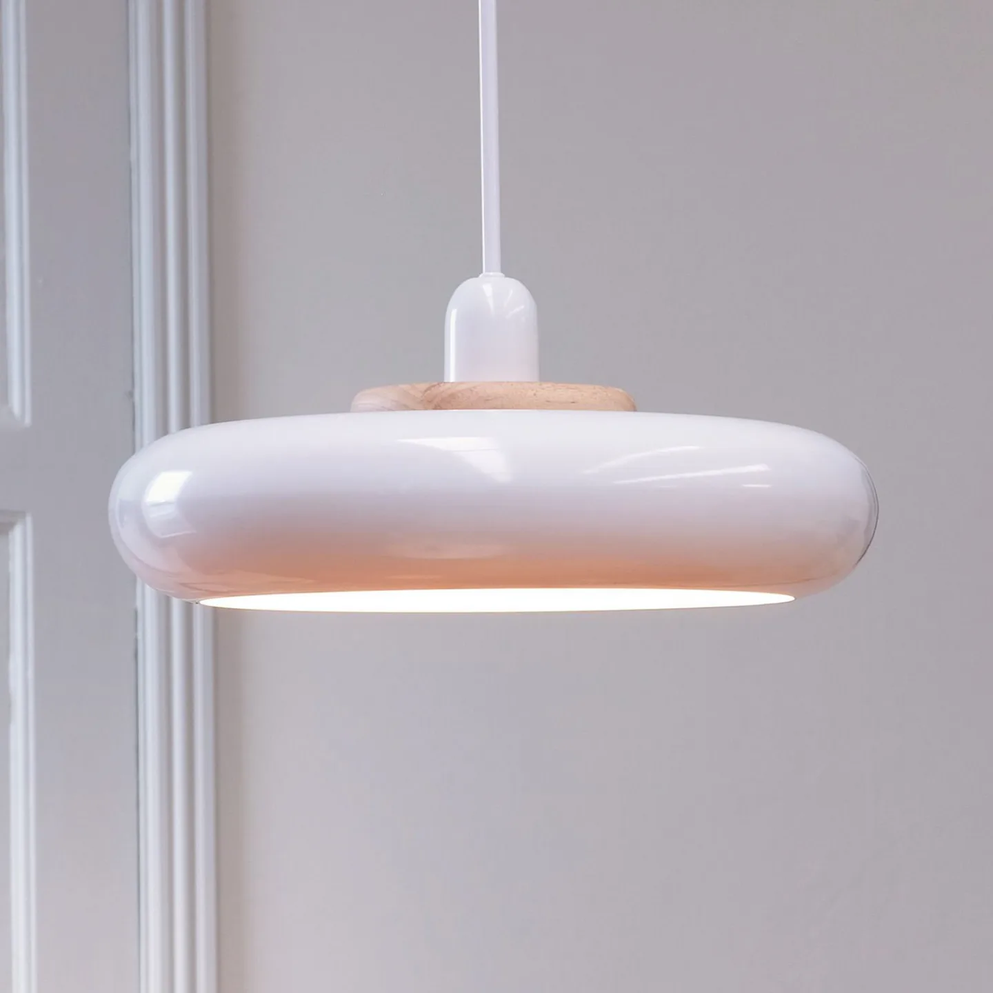 Planet Pendelleuchte White - Dyberg Larsen - Wohnzimmer - Design - Metall - Mit Schirm