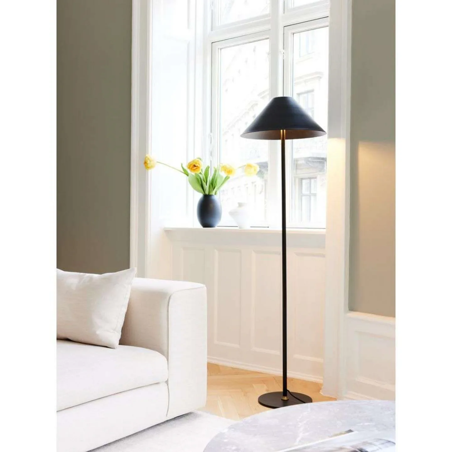 Hygge Gulvlampe Black - Halo Design - Stue - Metall