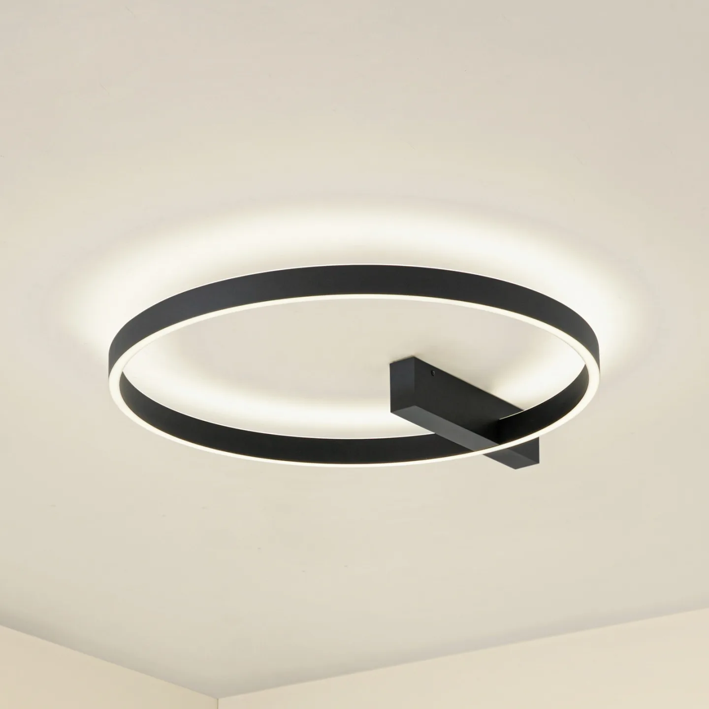 Isalin LED-Deckenlampe, schwarz, CCT, dimmbar - Lucande - Wohnzimmer - Modern - Aluminium - Rund