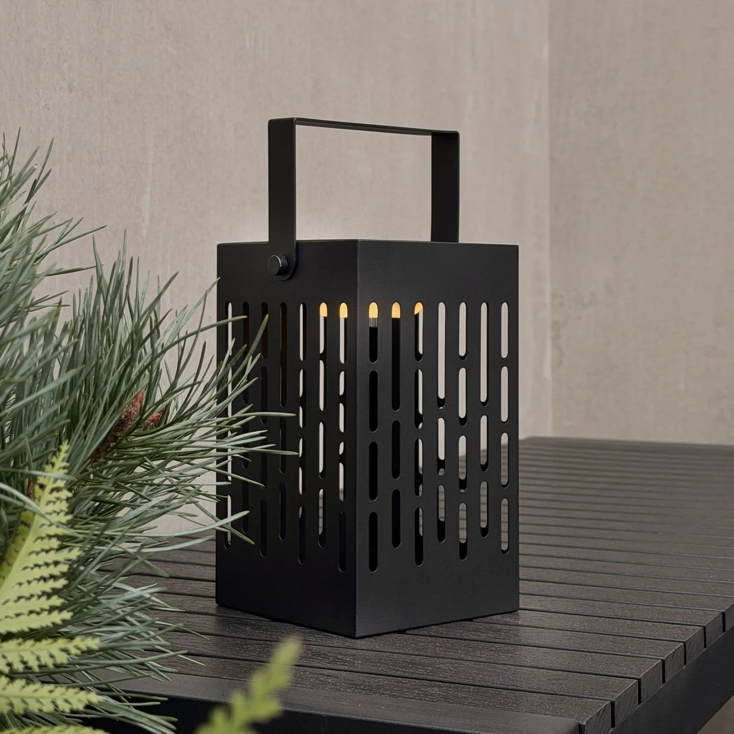 Luma LED-Solar-Laterne, schwarz, 20 cm, IP44 - Dyberg Larsen - Modern - Metall - Einflammig