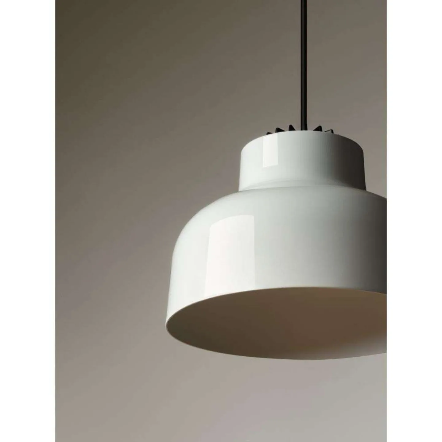 M64 Taklampa Dim. Glossy Off-White - Santa & Cole - Vardagsrum - Aluminium