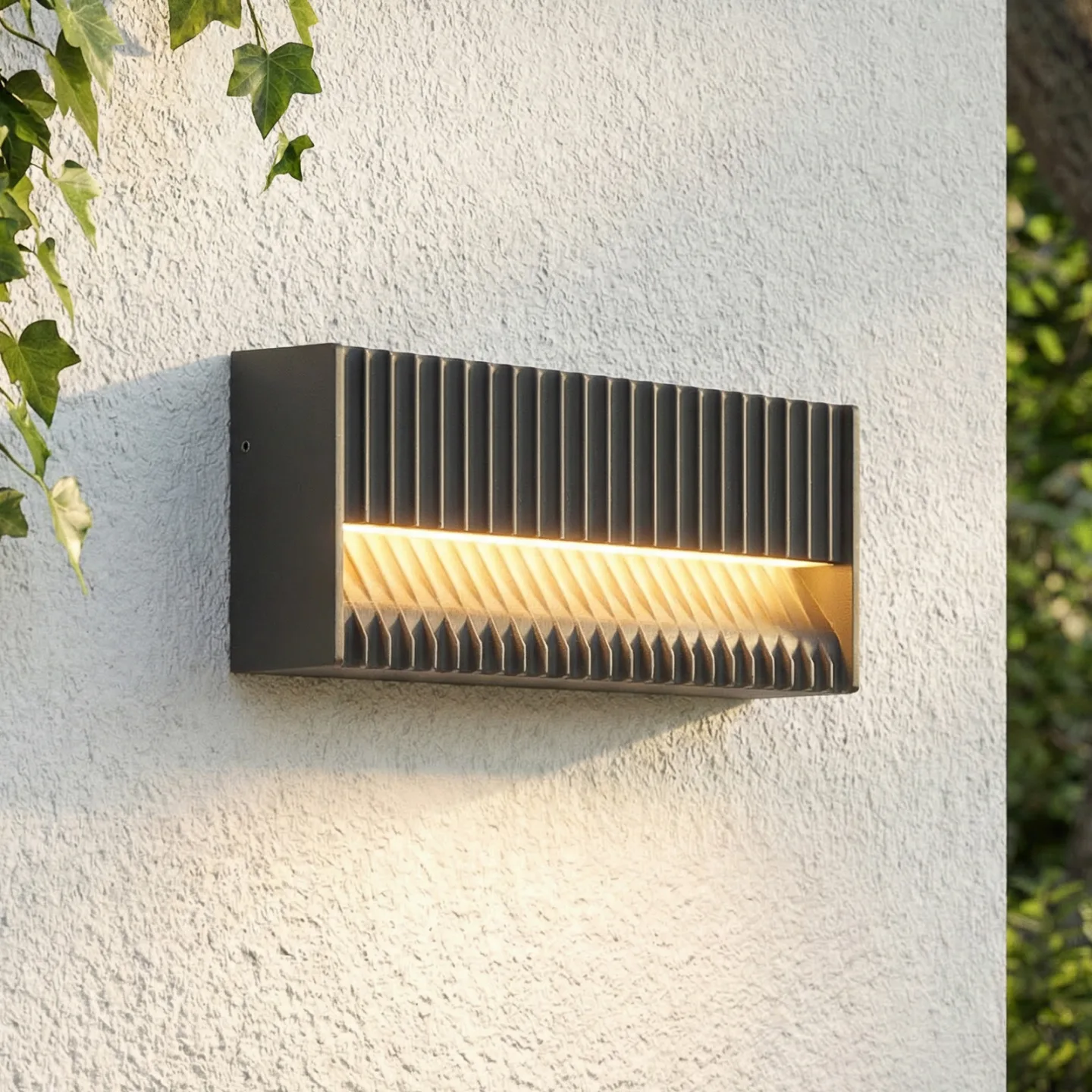 Tavion udendørs LED-væglampe, antracit, 25 cm, IP65 - Lucande - Terrasse - Moderne - Aluminium - Med én lyskilde