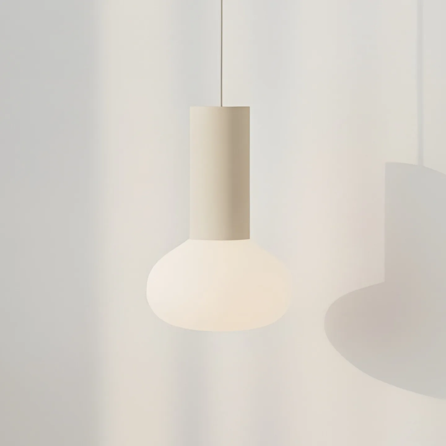 Flo Hängeleuchte, beige, 1-flammig, Glas - Aldex - Wohnzimmer - Design - Metall - Einflammig