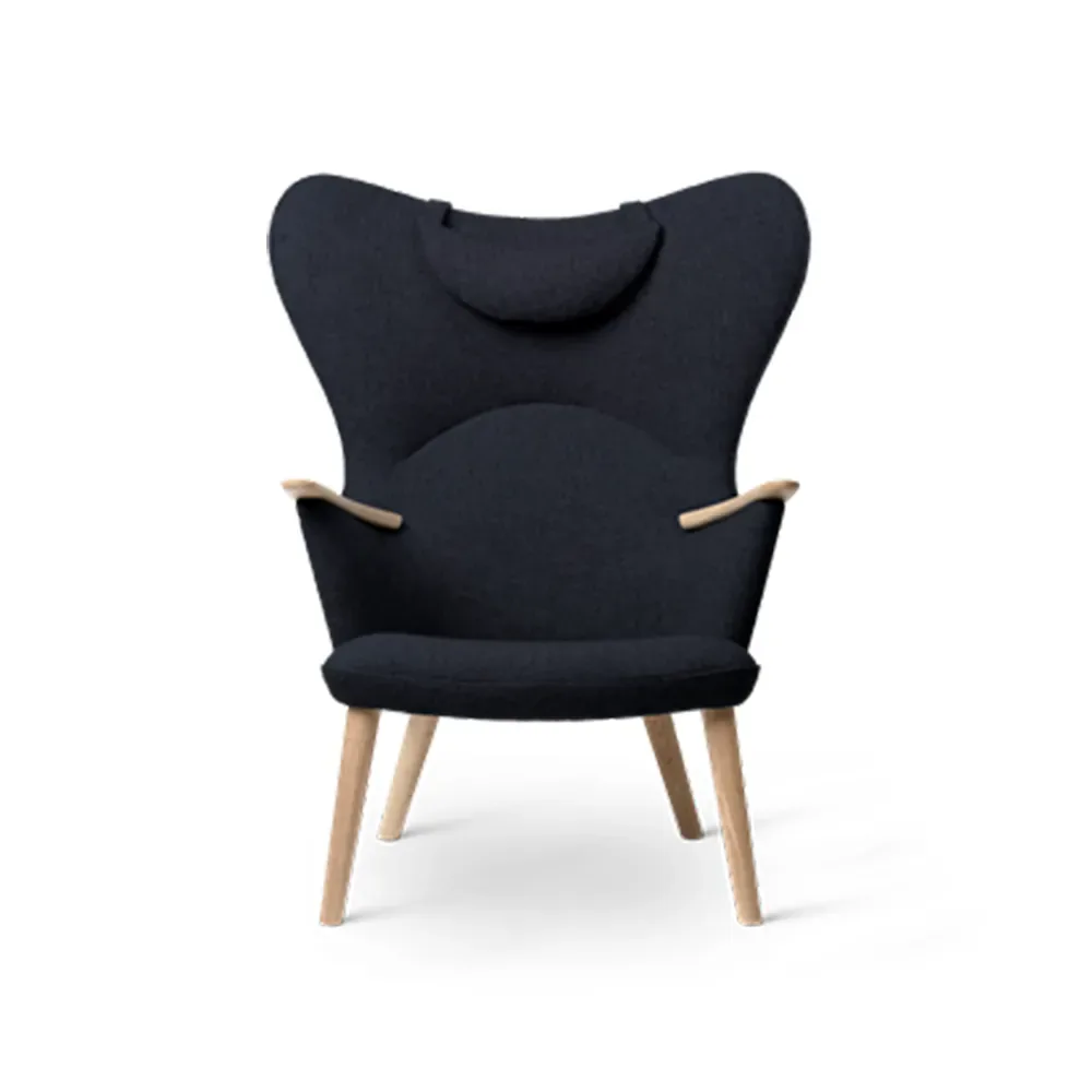 Carl Hansen & Søn CH78 Mama Bear fåtölj Fiord 782 tyg-såpad ek