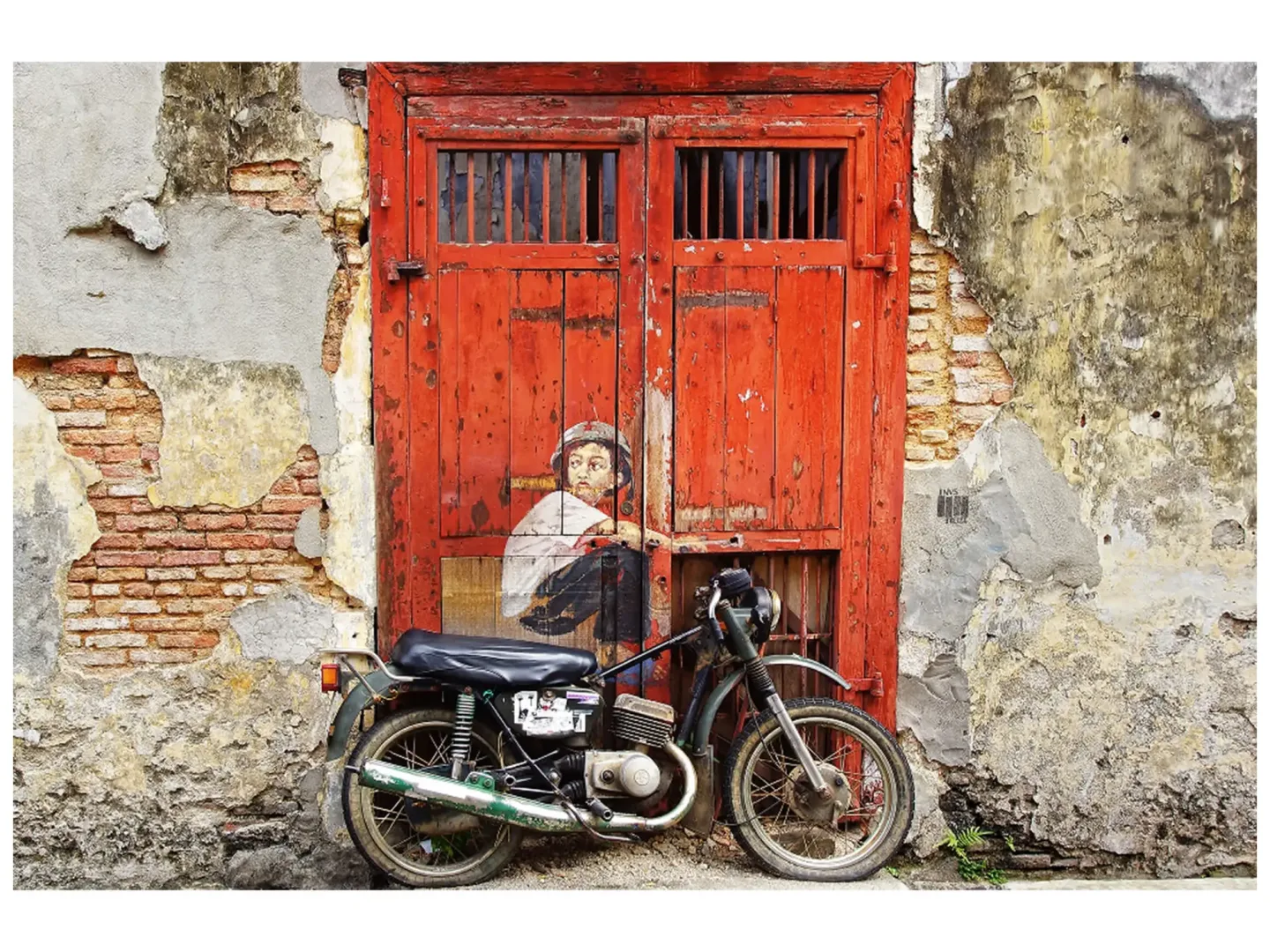 image LAND Digitaldruck auf Glas Street Art mit Moped | Schubiger Möbel