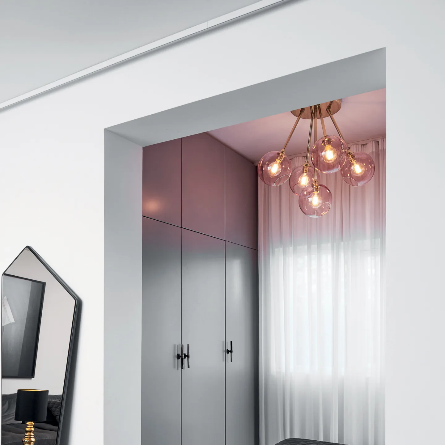 Ballroom Molecule pendellampe messing/rose - DESIGN BY US - Stue - Glass - Med flere lyskilder