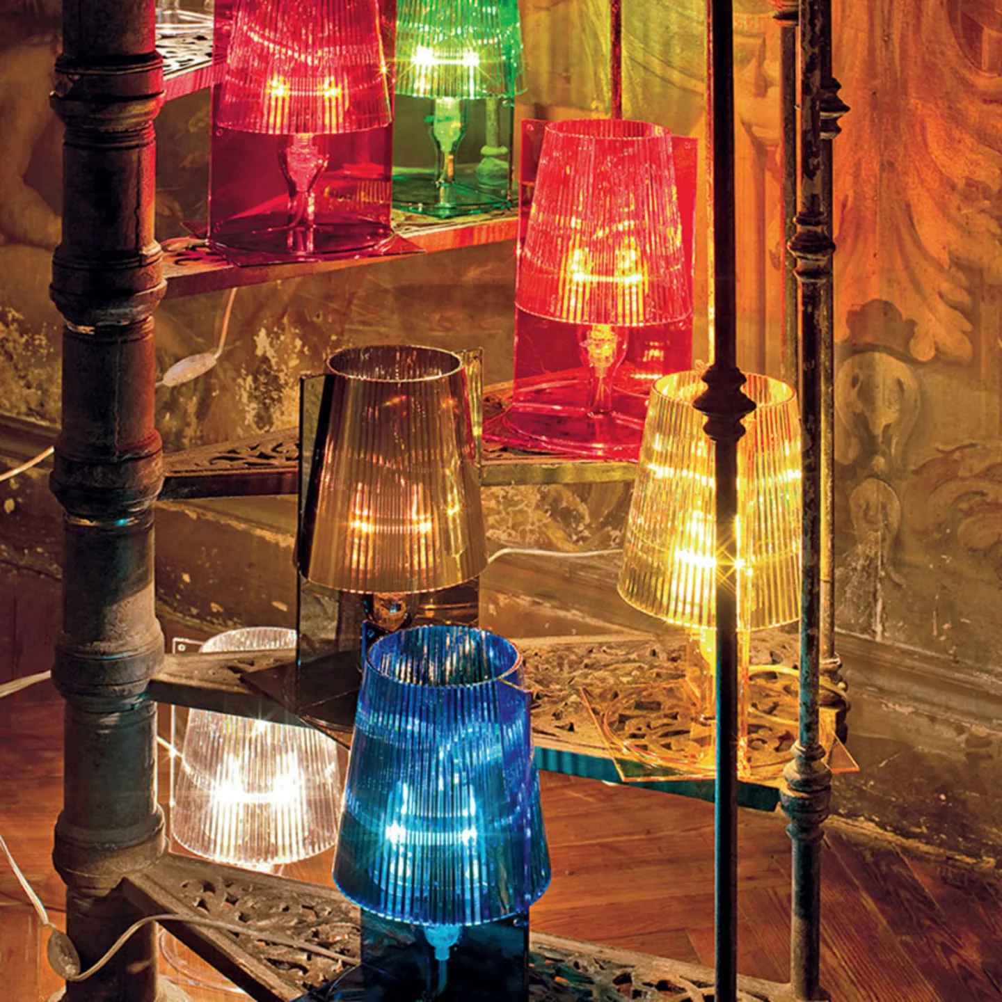 Take Tischleuchte Smoked - Kartell - Wohnzimmer - Design - Kunststoff - Mit Schirm