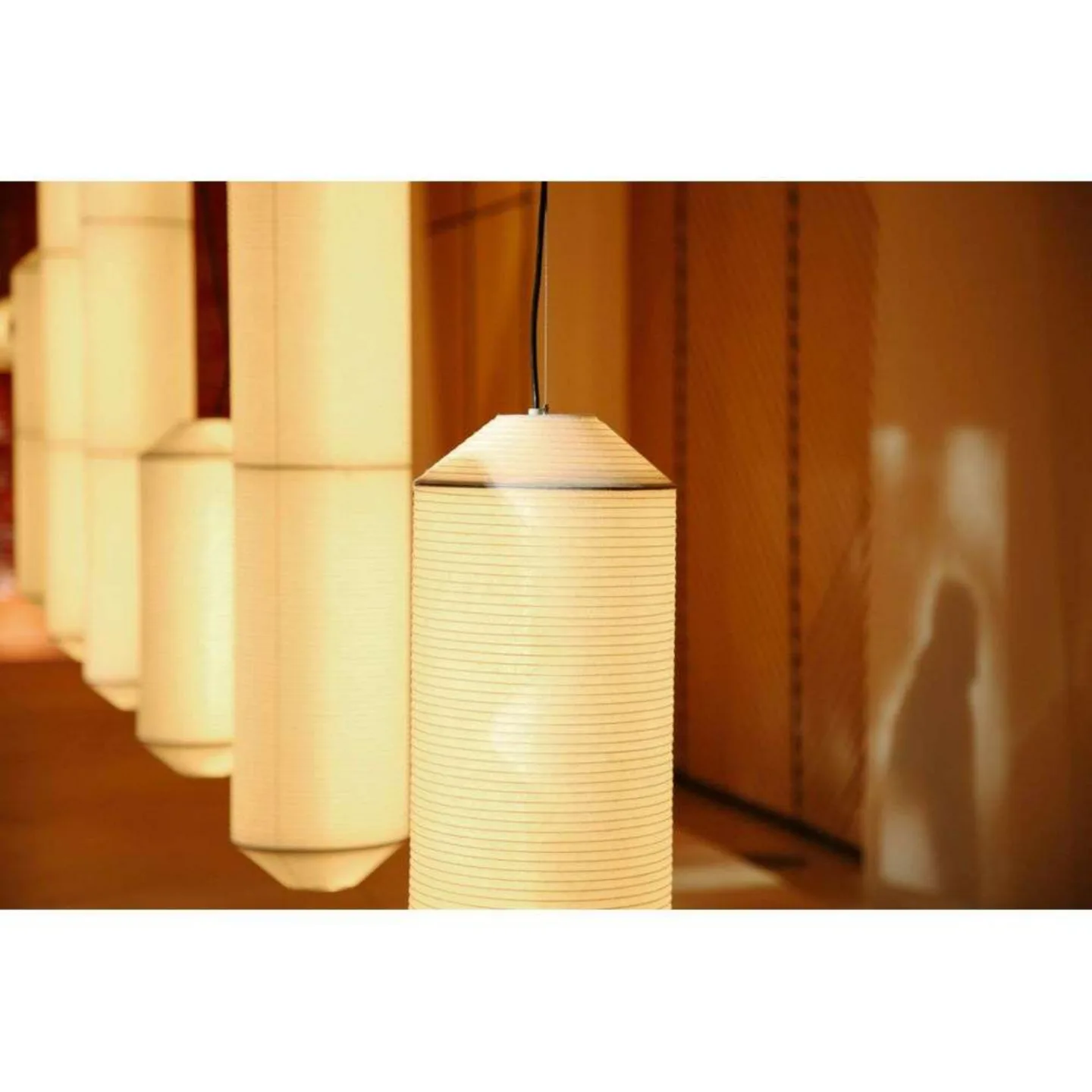 Tekiò Vertical P4 LED-Hängelampe, Höhe 226 cm - Santa & Cole - Wohnzimmer - Metall