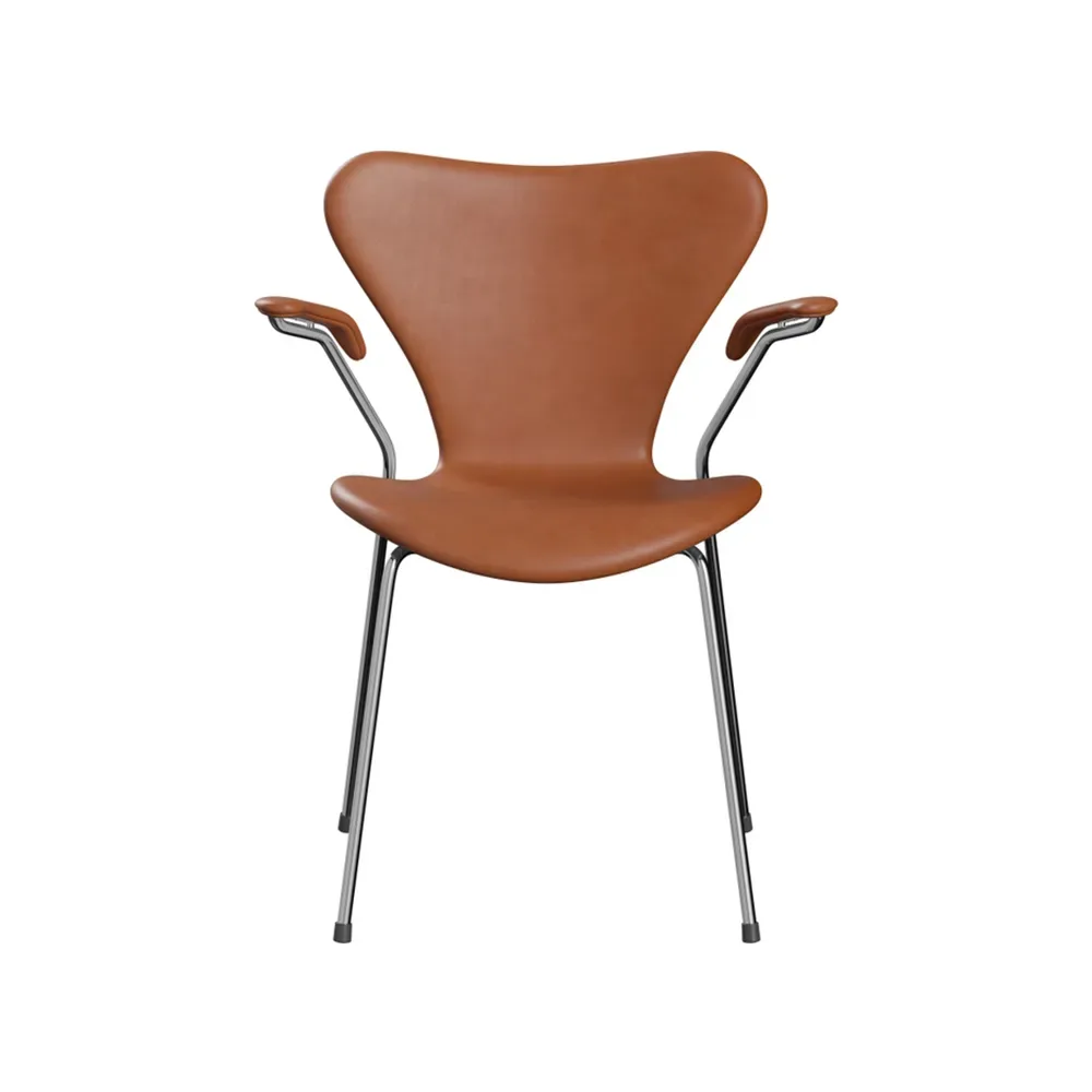 Fritz Hansen Sjuan 3207 helklädd karmstol Leather grace walnut