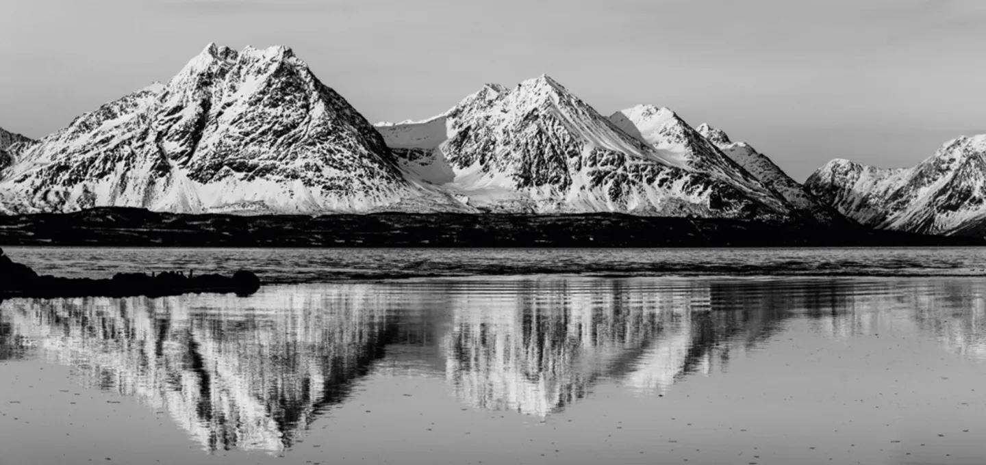 image LAND Alubild Spiegelnde Winterberge | Schubiger Möbel