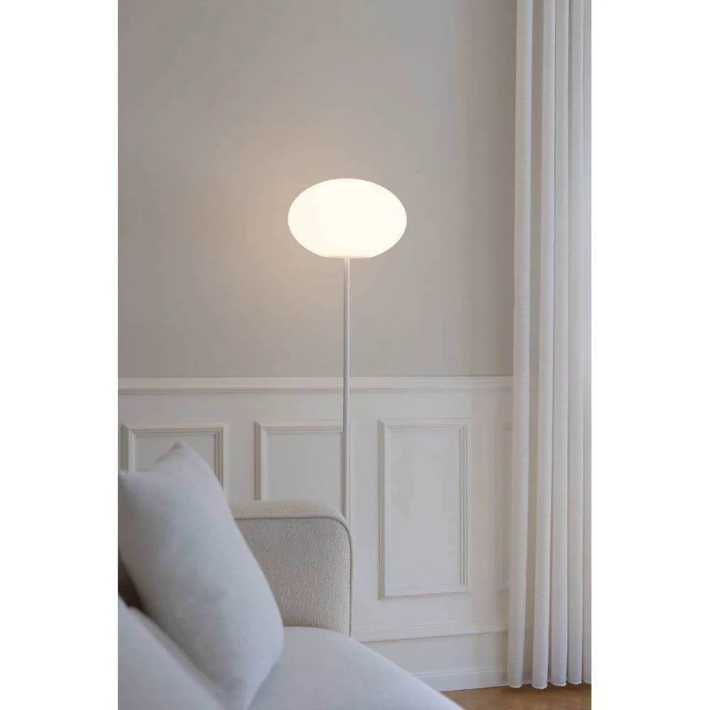 Eggy Pin Stehleuchte, dim. Ø 32 cm, weiß/opal - CPH Lighting - Wohnzimmer - Metall