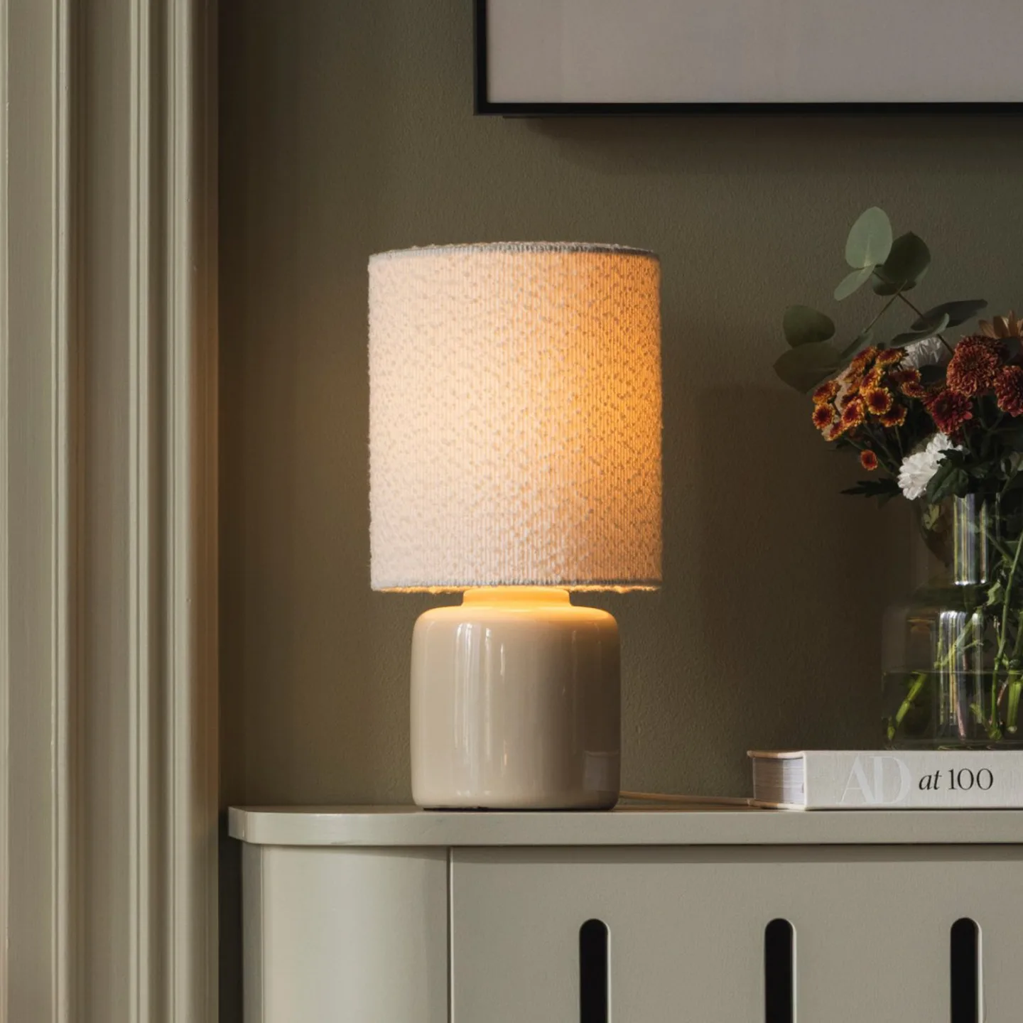 Florian Tischlampe, weiß/beige, Höhe 39 cm - Globen Lighting - Wohnzimmer - Stoff / Textil - Einflammig