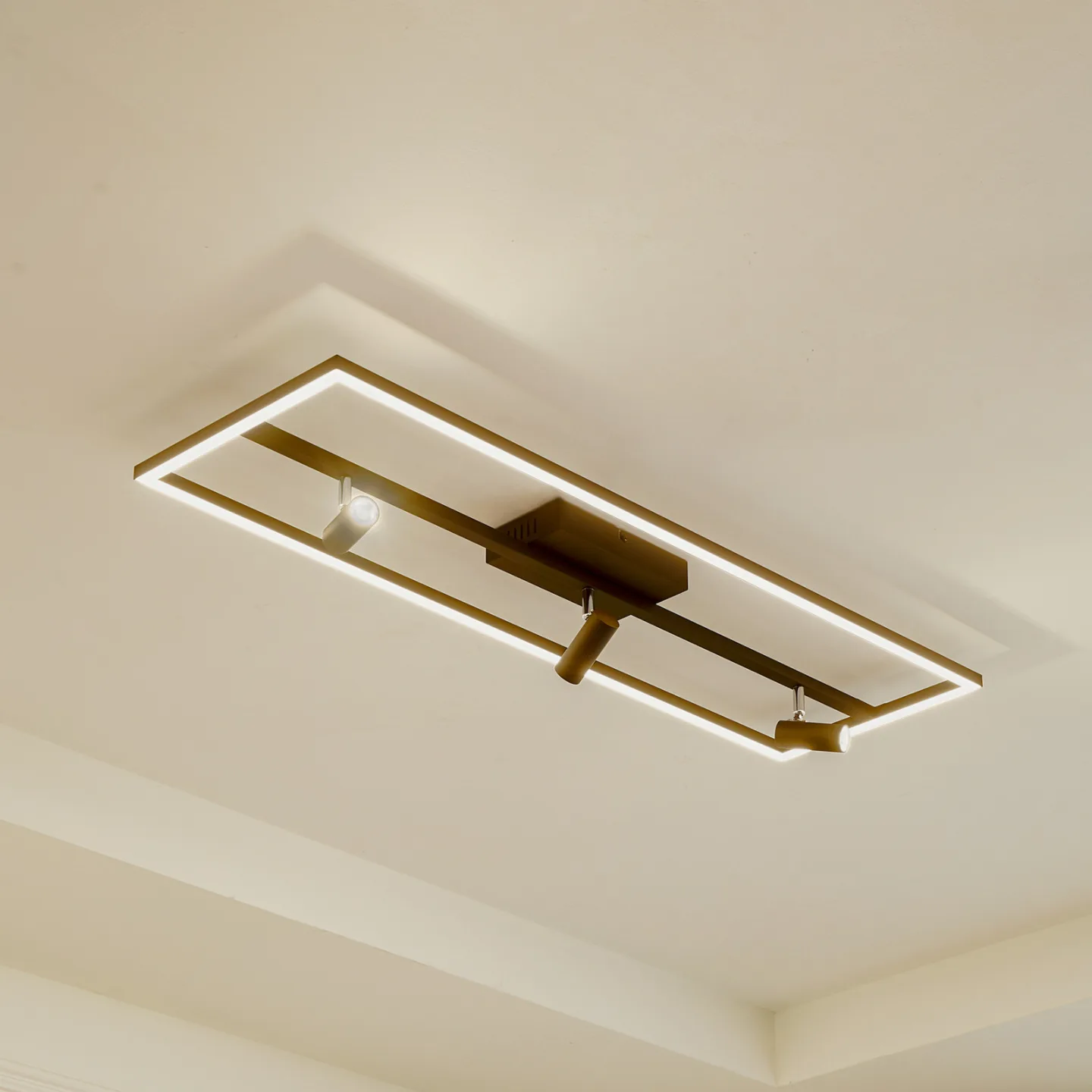 Yvor LED Deckenleuchte w/Scheinwerfer Schwarz - Lucande - Wohnzimmer - Modern - Metall - Einflammig