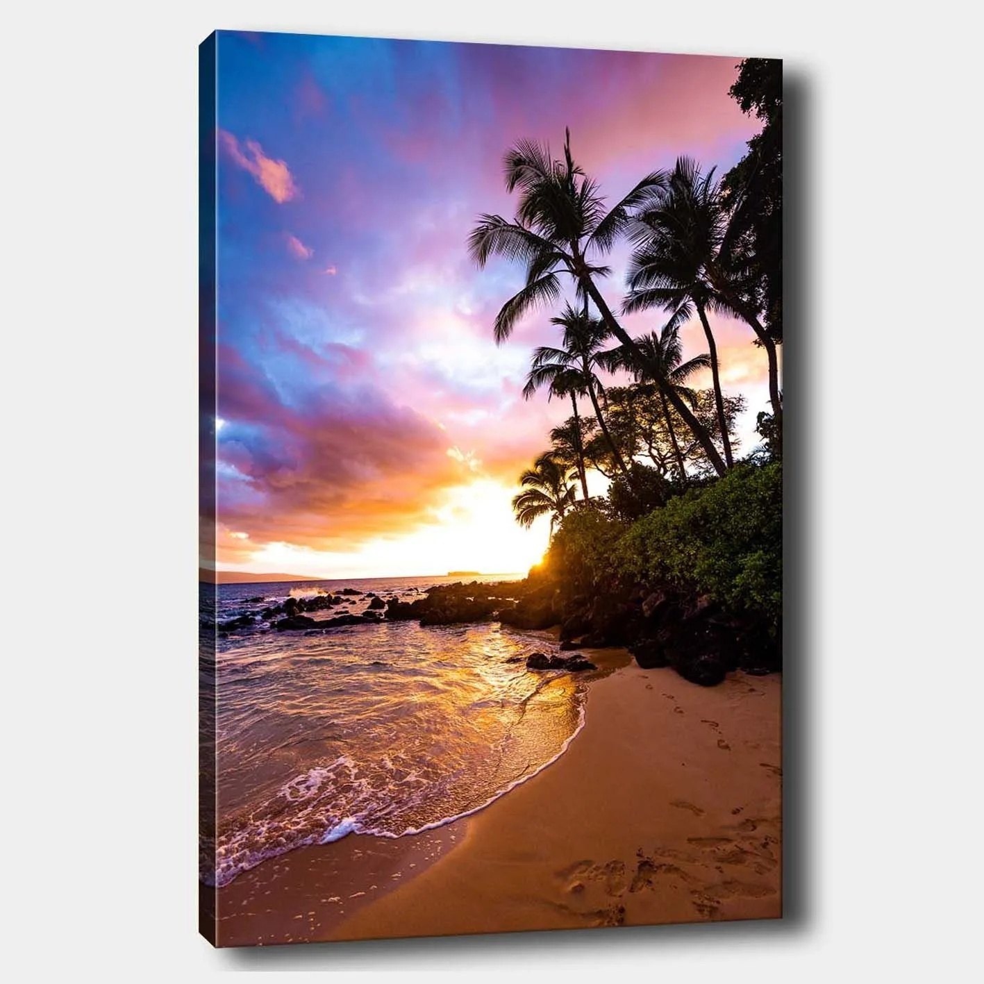 Canvastavla 70x100 cm - Solnedgång vid stranden med palmer som ramas in av färgglada moln - Lila / Orange / Grön