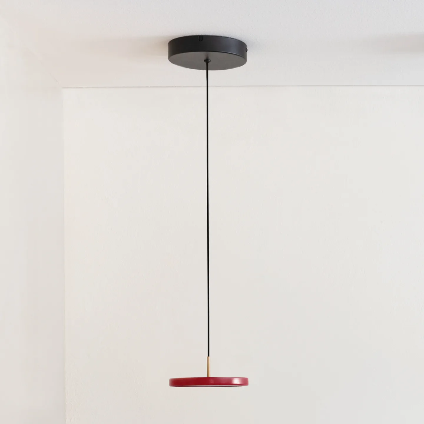 Asteria Pendel Micro V2 Ruby Red - UMAGE Asteria Micro V2 - Stue - Skandinavisk - Metall - Med en lyskilde