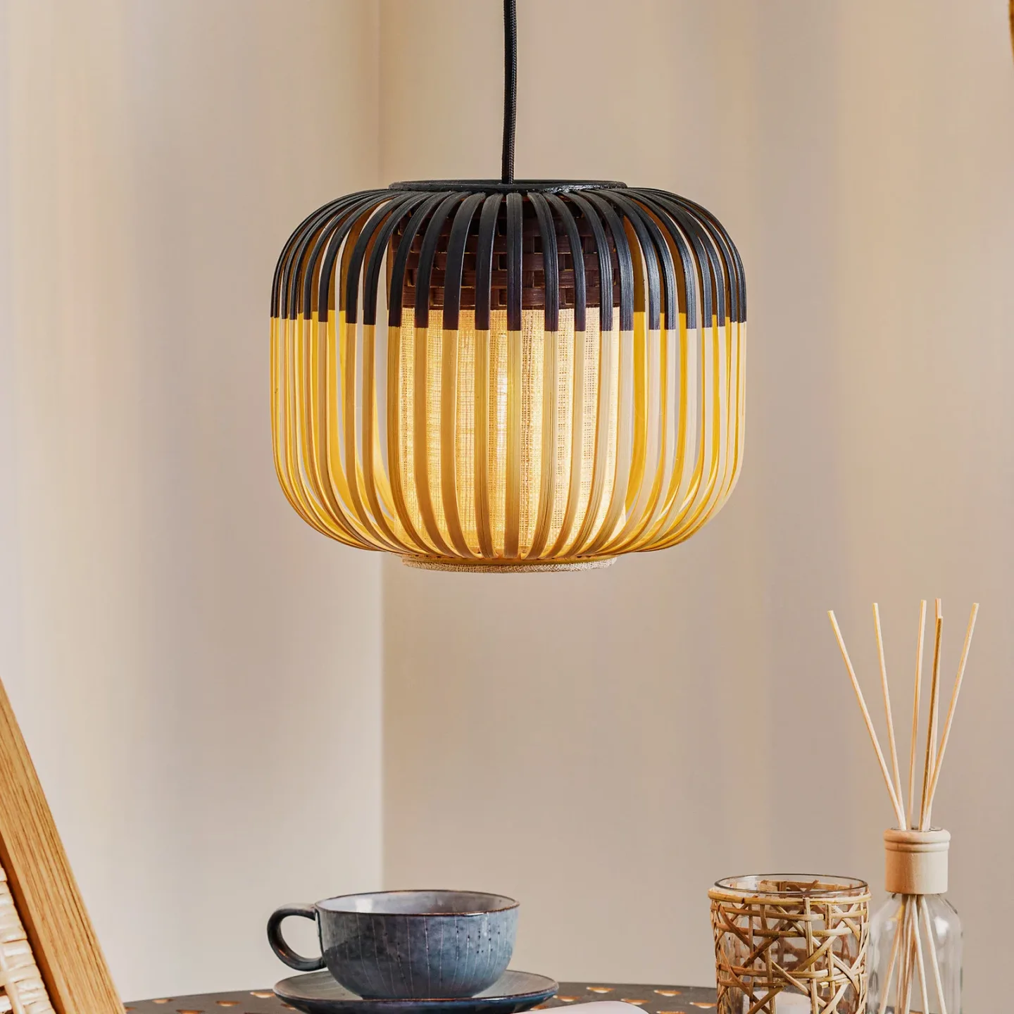 Bamboo pendellampa XS Black - Forestier Bamboo Light XS - Vardagsrum - Design - Bambu - Med en ljuskälla