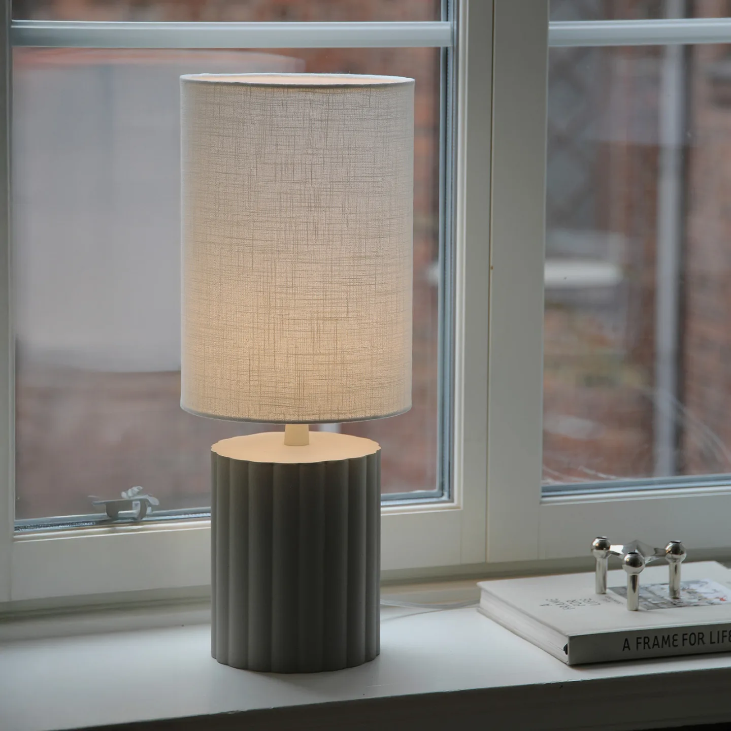 Can Bordlampe Hvit/Grå - Markslöjd - Stue - Keramikk - Med skjerm