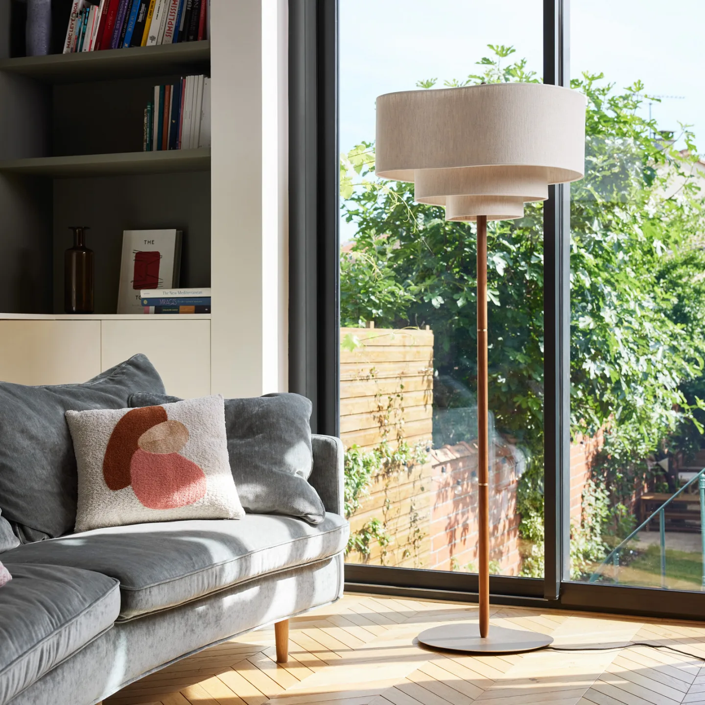 Pebble Textil-Stehlampe, creme - MARKET SET - Wohnzimmer - Design - Stoff / Textil - Mit Schirm